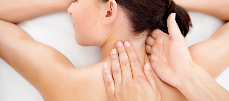 Effectuer un massage thérapeutique pour la prévention de l'ostéochondrose cervicale