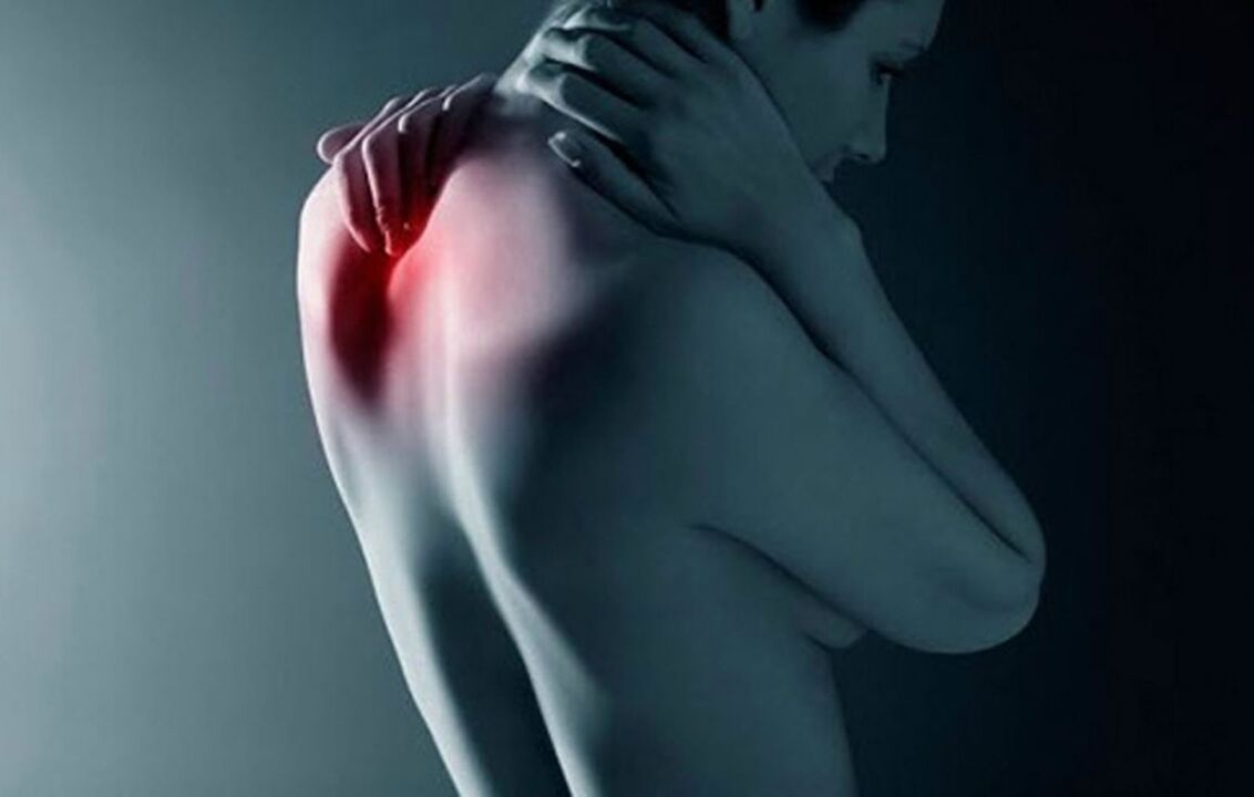 douleur sous l'omoplate gauche du dos